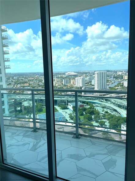 Building Photo - 350 S Miami Ave