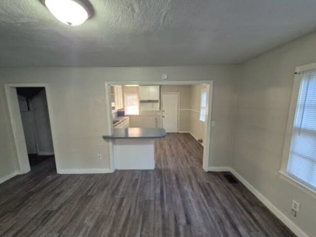 Building Photo - 3251 Meadow Ln