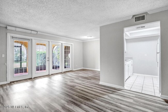 Building Photo - 3906 Mission Dr