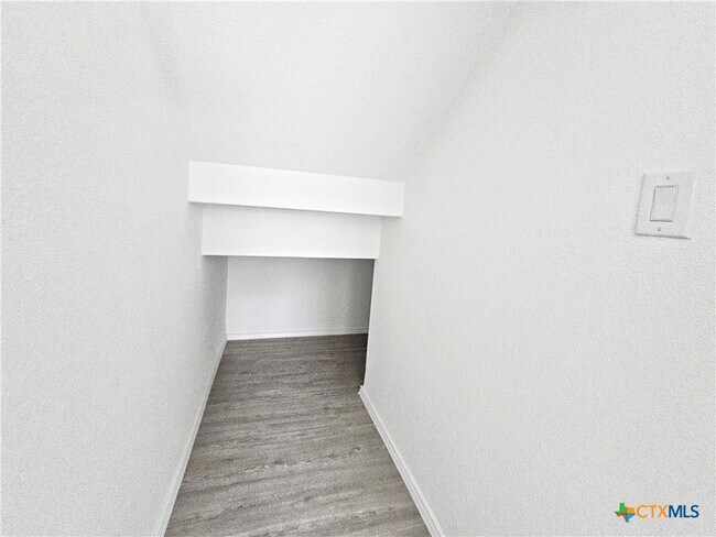 Building Photo - 805 Riviera Ct