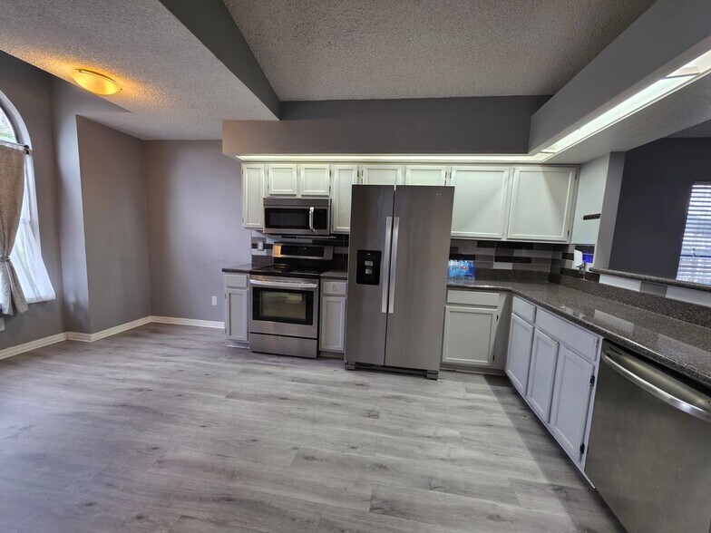 Building Photo - 2371 Piedmont Lakes Blvd