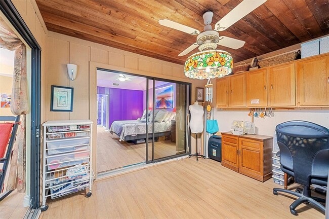 Building Photo - 6809 SE Yorktown Dr