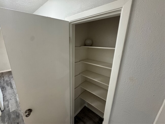 Building Photo - 3227 Fernrock Dr