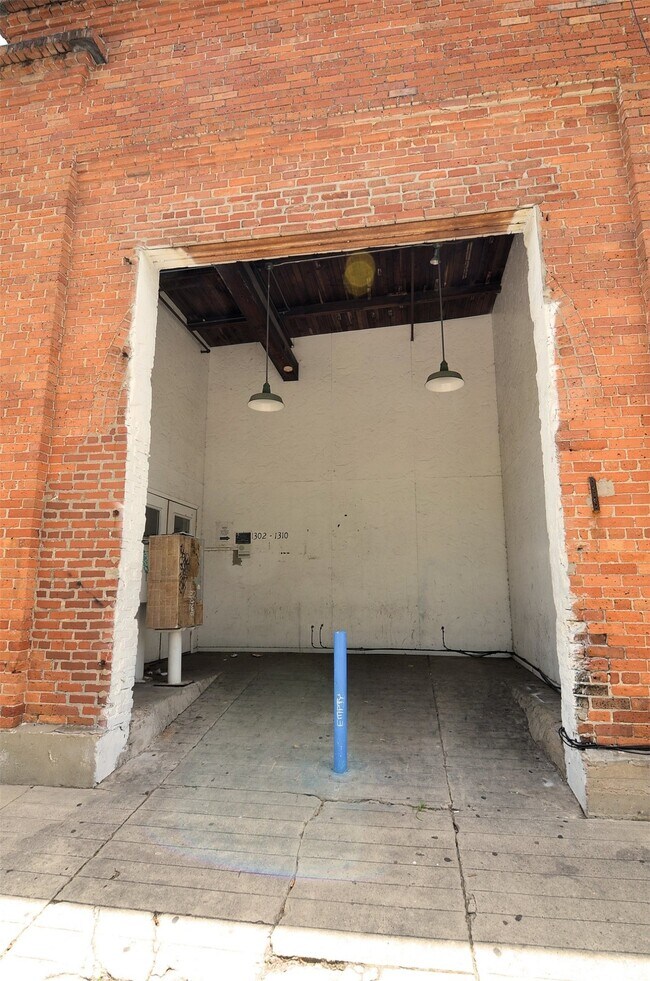 Building Photo - 1310 Nance St