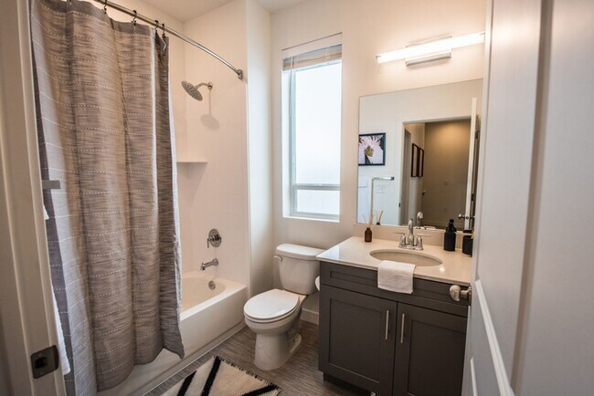 Building Photo - Summer Special! 4 Weeks Rent Free + $0 Down Deposit OAC 3 Bed 2.5 Bath Townhome in South Ogden