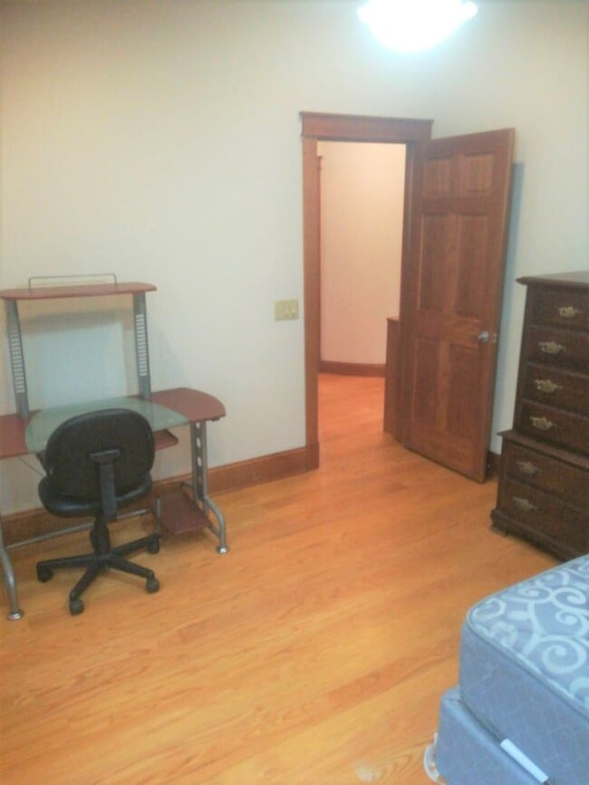 Building Photo - 201 S Aurora St