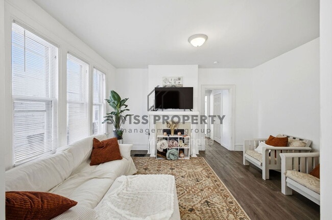 Building Photo - 2209 Summit St