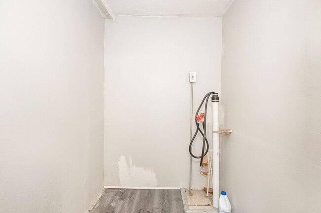 Building Photo - 3 BED 1 BATH BEAUTIFUL SINGLE HOME!