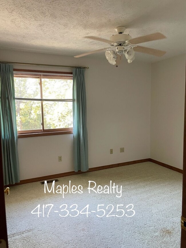 Building Photo - 3 bedroom, 2.5 bath in Ridgedale, MO near Big Cedar Lodge