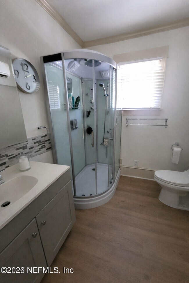 Building Photo - 1613 King St