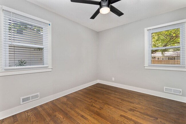 Building Photo - 7615 W 95th Terrace