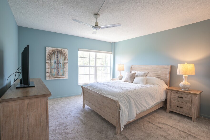 Building Photo - 250 NE 20th St