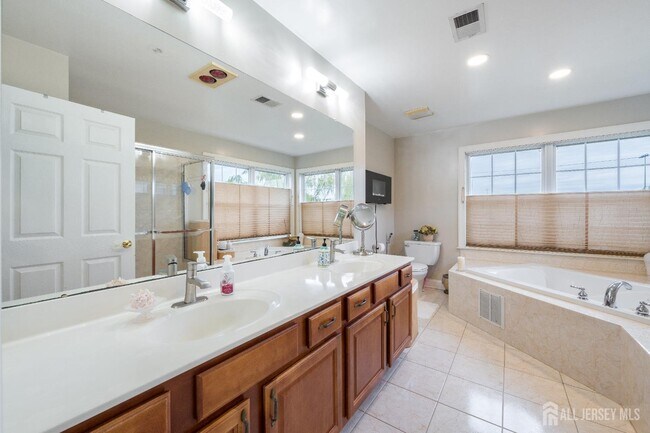 Building Photo - 2 Spinnaker Dr