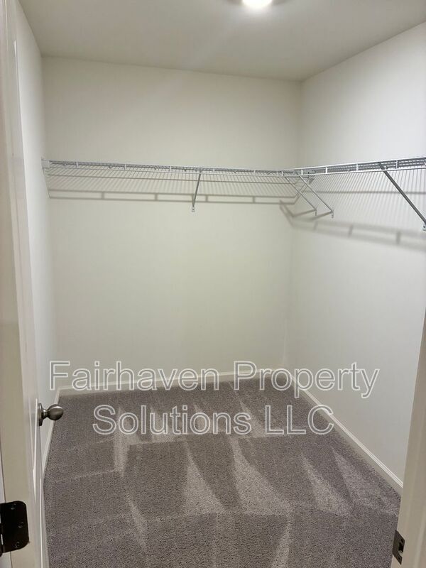 Building Photo - 1050 Paddington Dr