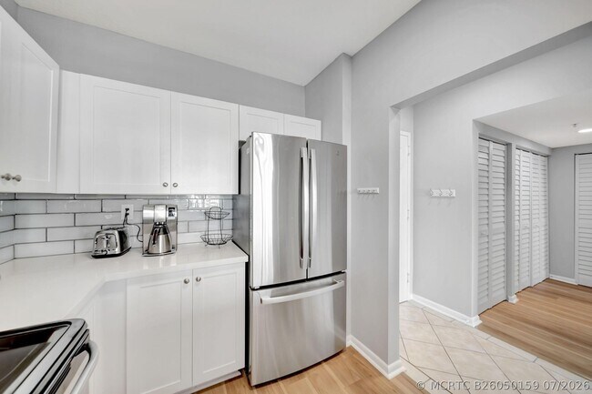 Building Photo - 3020 NE 32nd Ave