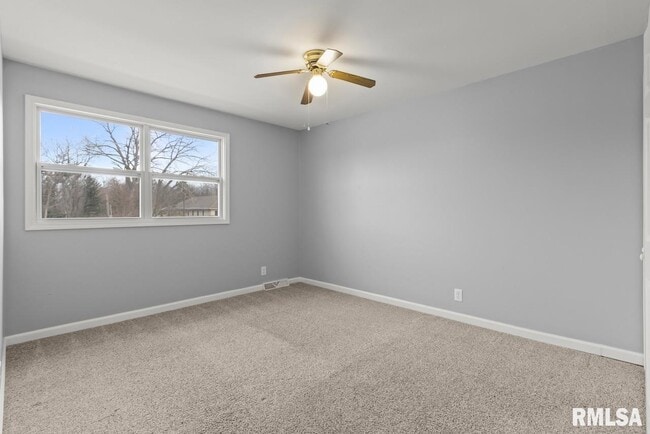 Building Photo - 2022 W Glen Ave