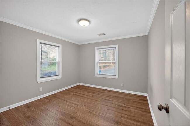 Building Photo - 871 Hargis St SE