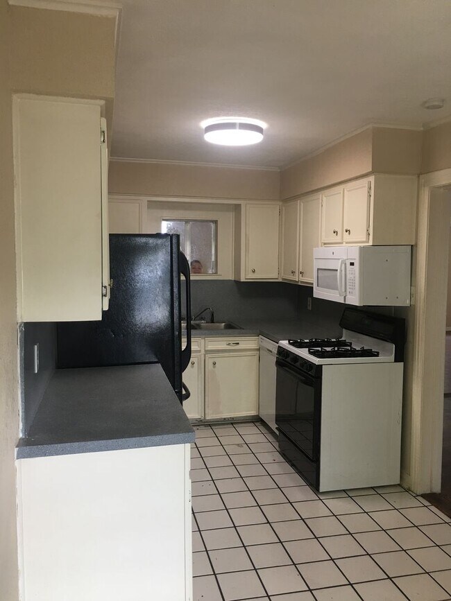 Building Photo - Beautiful Two Story in Prime Location!