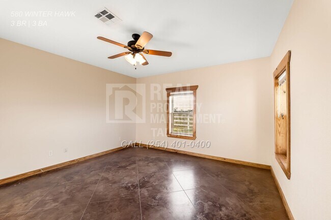 Building Photo - 3 Bedroom, 3 Bathroom Ranch Home with Barn...
