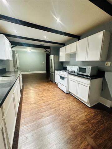 Building Photo - 3036 Albany Dr
