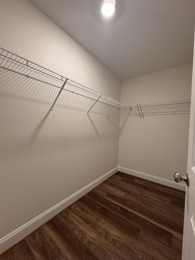 Building Photo - Inquire today on how to get FREE rent!