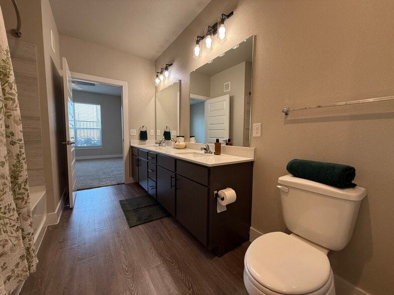 Building Photo - 3144 Gorge Way