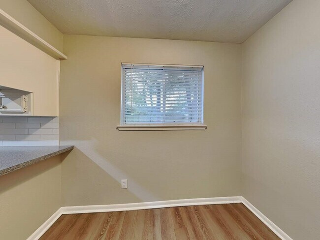 Building Photo - 743 S Iowa Ave