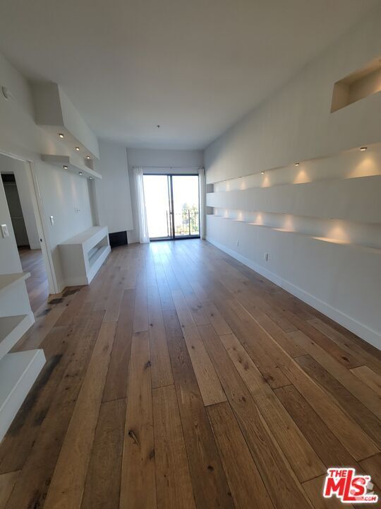 Building Photo - 8811 Burton Way