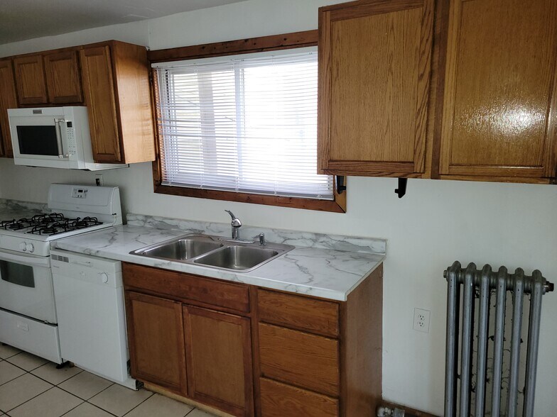 Building Photo - 3051 N Leavitt St