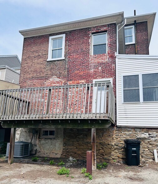 Building Photo - 389 E Hector St