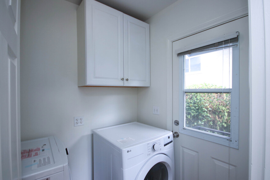 Building Photo - 3148 Abella St