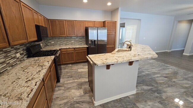 Building Photo - 16417 N 170th Ln