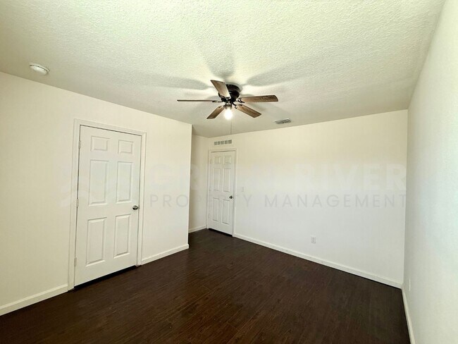 Building Photo - Room to Live, Space to Thrive! Stunning 6BR Home with Solar, Upgrades & Screened Lanai in Macclen...