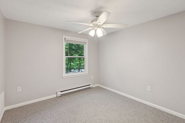 Building Photo - 5 Woodvale Ct