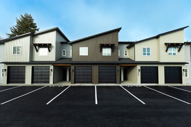 Primary Photo - Newer 2 Bedroom 2 1/2 bathroom Hayden Town...
