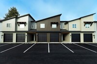 Building Photo - Newer 2 Bedroom 2 1/2 bathroom Hayden Townhome!