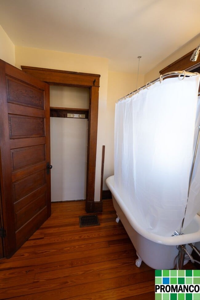 Building Photo - Southern Style Charming 3-Bedroom Farmhouse