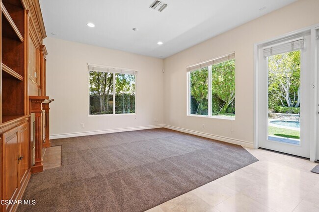 Building Photo - 6077 Mandeville Pl