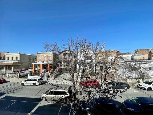 Building Photo - 411 66th St