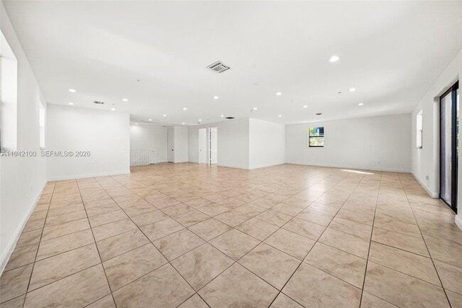 Building Photo - 1730 Thomas St