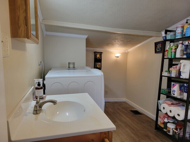 Building Photo - 420 St John St