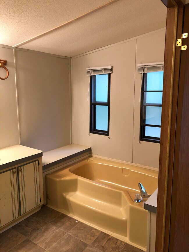 Building Photo - 2526 Fox Hill Ct