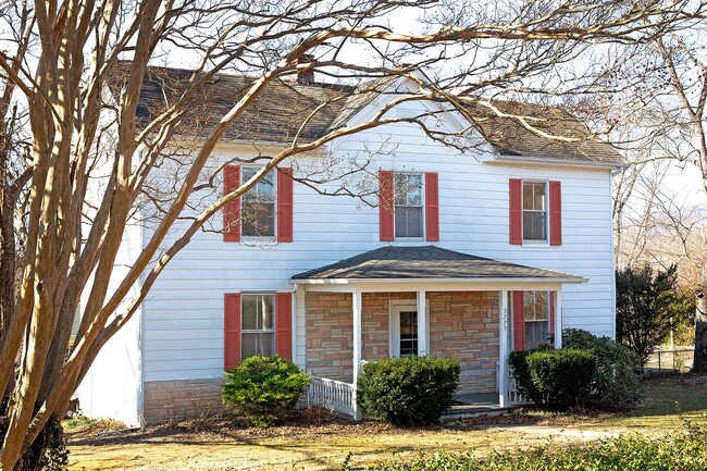 Building Photo - Crozet Home Full Of Character & Charm