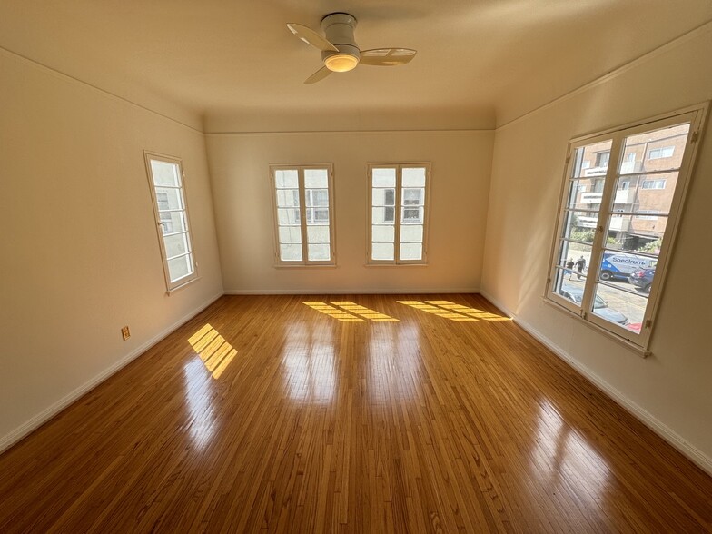 Building Photo - 422 S Detroit St