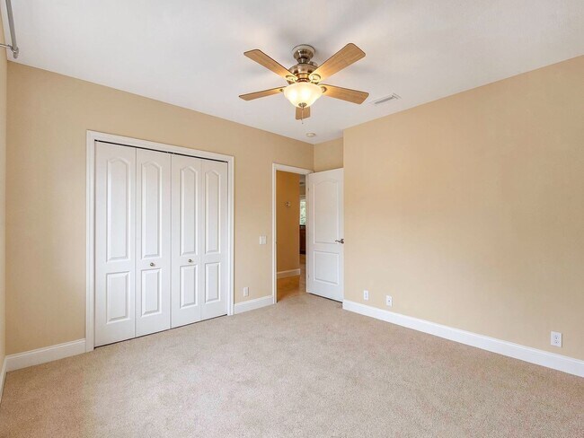 Building Photo - Now Available for Rent – 4/3 with flex room