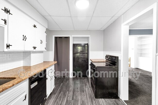 Building Photo - 4470 Seneca St