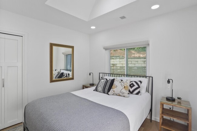 Building Photo - 1315 Normandy Dr NE