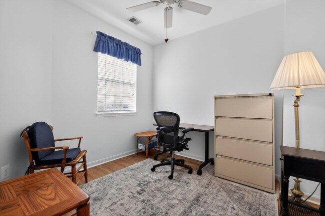 Building Photo - 2605 Chapel Lake Dr