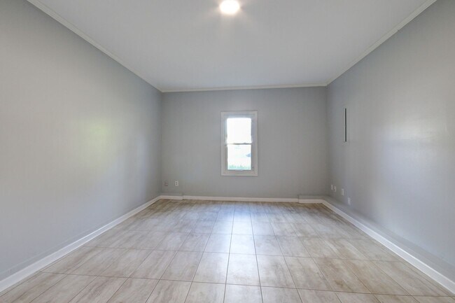 Building Photo - Three Bedroom Home for Rent with Two Bonus Areas!!!