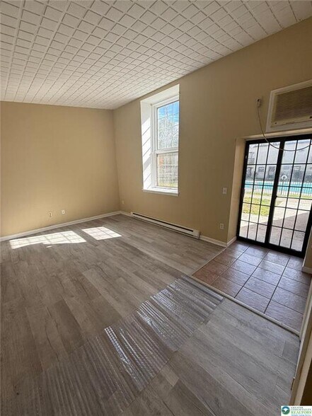 Building Photo - 252 Harris St